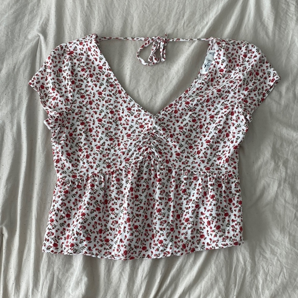 Floral Hollister tee